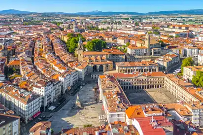 Luftansicht auf Vitoria-Gasteiz, Baskenland, Nordspanien, Spanien