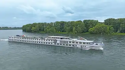 Ihr Flussschiff