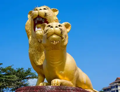 Statue der goldenen Löwen in Sihanoukville, Kambodscha