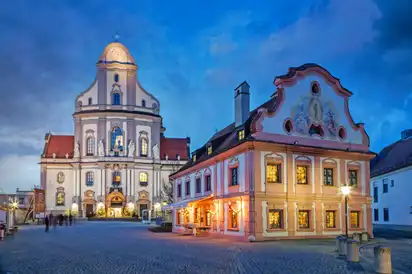 Altstadt von Altötting mit Basilika St. Anna