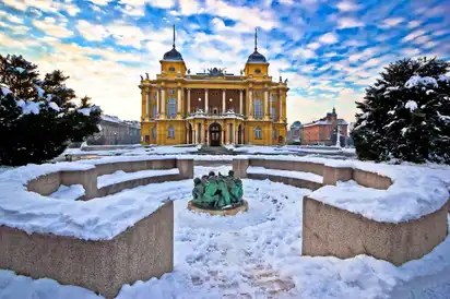 Nationaltheater in Zagreb im Winter, Kroatien
