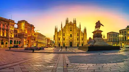 Mailand - Piazza del Duomo bei erstem Sonnenlicht