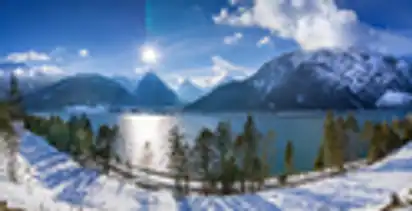 winterlicher Achensee in Österreich