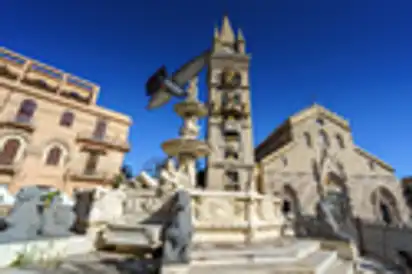 Dom von Messina mit astronomischer Uhr und Orionbrunnen, Italien