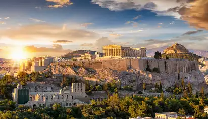 Sonnenuntergang über der Akropolis von Athen mit dem Parthenon, Griechenland.