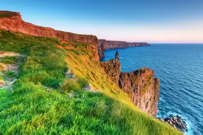 Cliffs of Moher bei Sonnenuntergang in der Grafschaft Clare, Irland