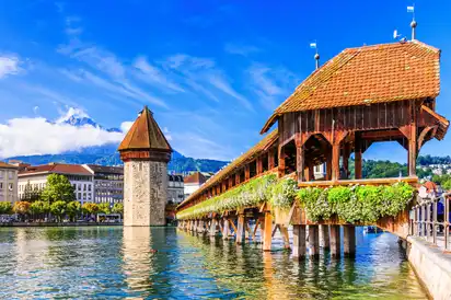 die Kapellbrücke ist das Wahrzeichen der Stadt Luzern in der Schweiz