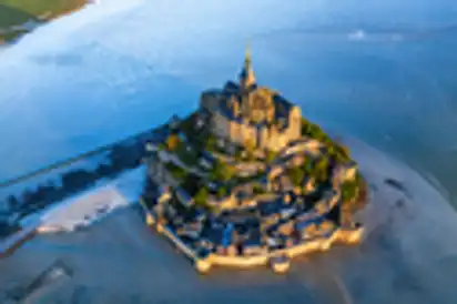 Luftbild von Mont Saint Michel in der Normandie, Frankreich