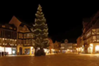 Weihnachtsbaum auf Marktplatz