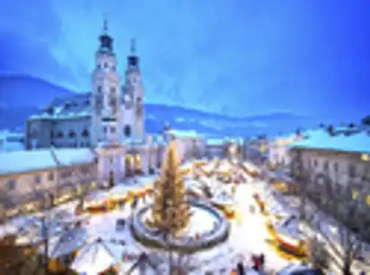 Der Weihnachtsmarkt in Brixen, Italien.