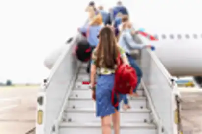 Einstieg ins Flugzeug