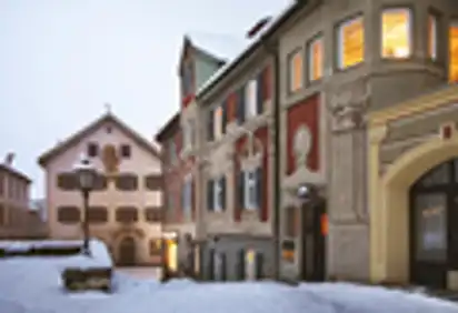 winterliche Straße von Garmisch-Partenkirchen. 