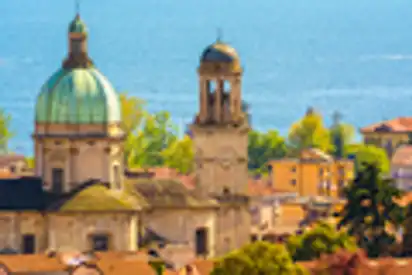 Blick über Verbania, Lago Maggiore in Oberitalien