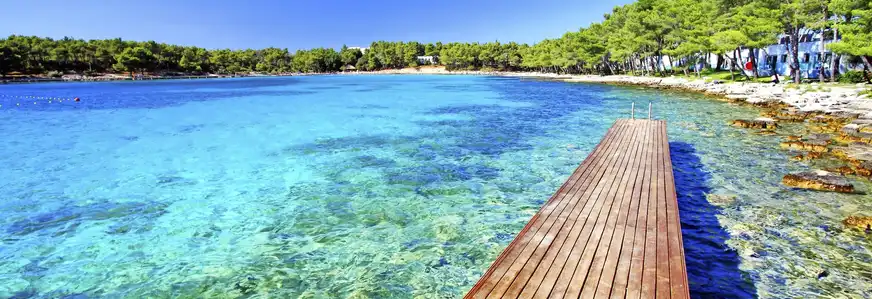 Meer vor dem Crvena Luka Hotel & Resort in Biograd na Moru, Kroatien