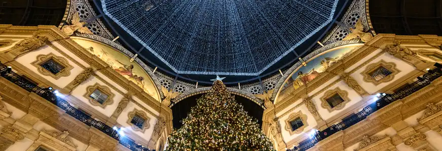 Die weihnachtlich geschmückte Galleria Vittorio Emanuele II, Mailand