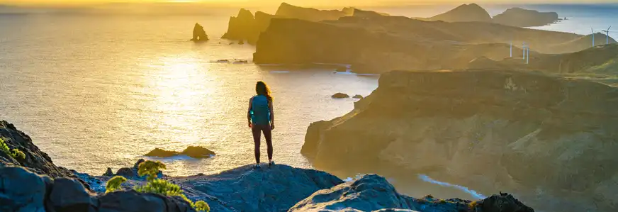 Küste von Ponta do Bode bei Sonnenaufgang auf Madeira