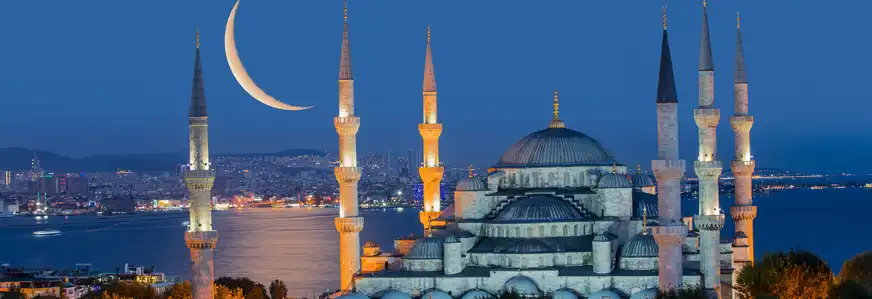 Blaue Moschee mit Halbmond (Neumond)