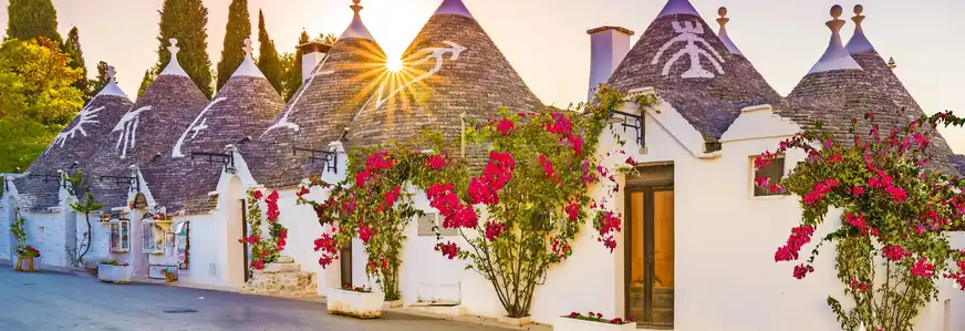Trulli Häuser in Alberobello Stadt, Apulien, Italien.