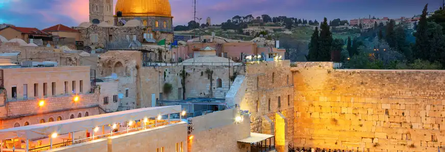 Sonnenuntergang über Klagemauer und Felsendom am Tempelberg in Jerusalem, Israel