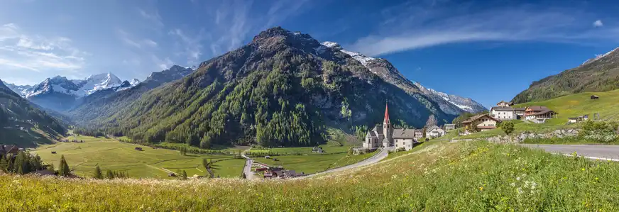 Panorama vom Dorf Rein in Taufers
