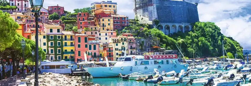 Vivid schöne Stadt Lerici in Ligurien, Italien