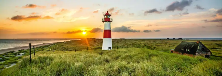 Sonnenaufgang vor dem Leuchtturm in List auf Sylt