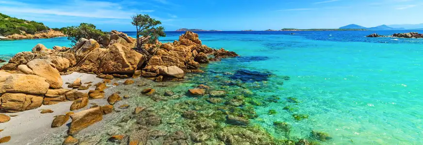 Capriccioli Strand in Costa Smeralda, Sardinien