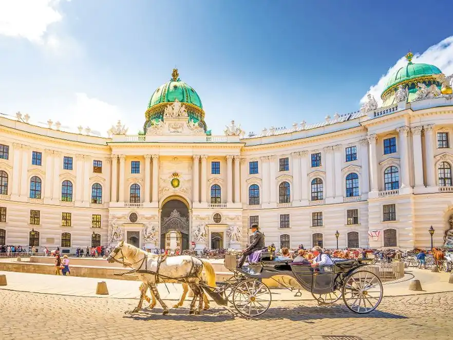 Fiaker vor der Hofburg in Wien