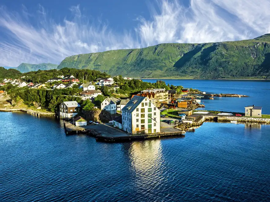 Hafenstadt Alesund am Eingang zum Geirangerfjord.