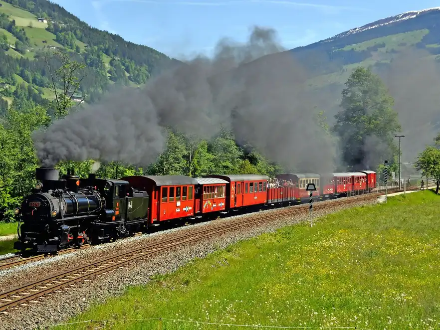 Dampfzug der Zillertalbahn 
