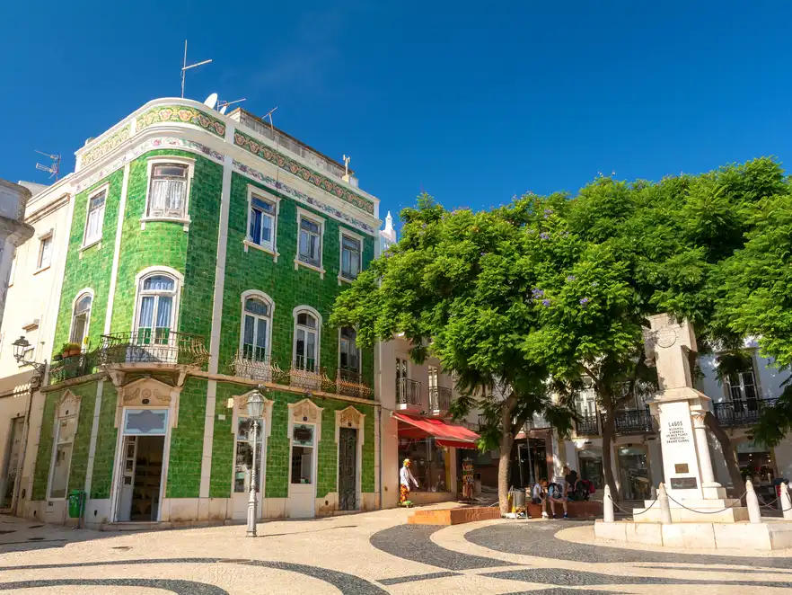 typische portugiesische Architektur in der Altstadt von Lagos,Algarve,Portugal