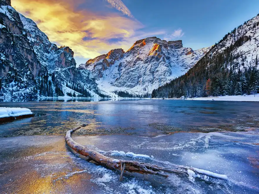 Pragser Wildsee in den Dolomiten, Italien