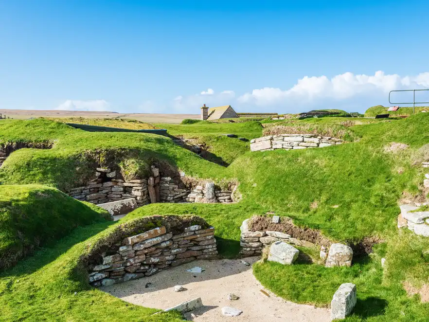 Skara Brae, eine jungsteinzeitliche Siedlung auf Orkney, einem Archipel in Schottland