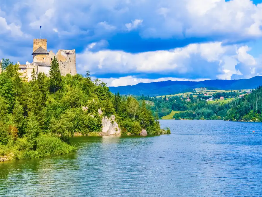 Burg Niedzica in der Dunajec-Schlucht