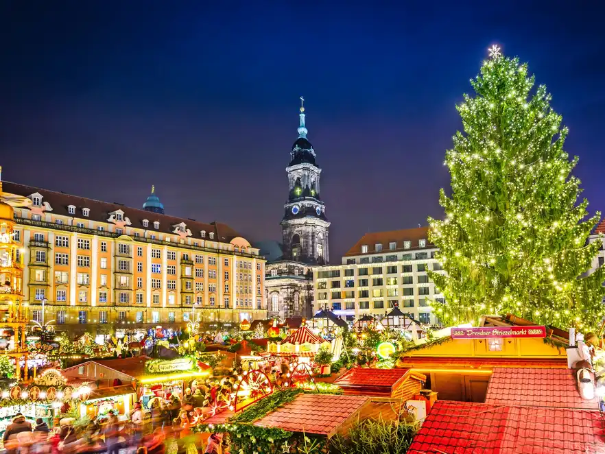 Striezelmarkt auf dem Altmarkt in Dresden, Deutschland