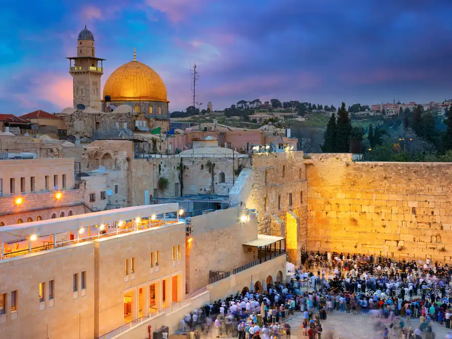 Sonnenuntergang über Klagemauer und Felsendom am Tempelberg in Jerusalem, Israel