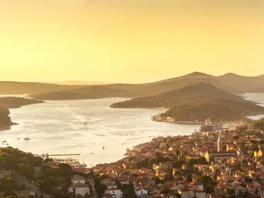Panoramablick über Mali Lošinj in Kroatien