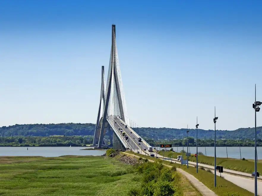 Verbindung zwischen Le Havre und Honfleur: Schrägseilbrücke Pont de Normandie