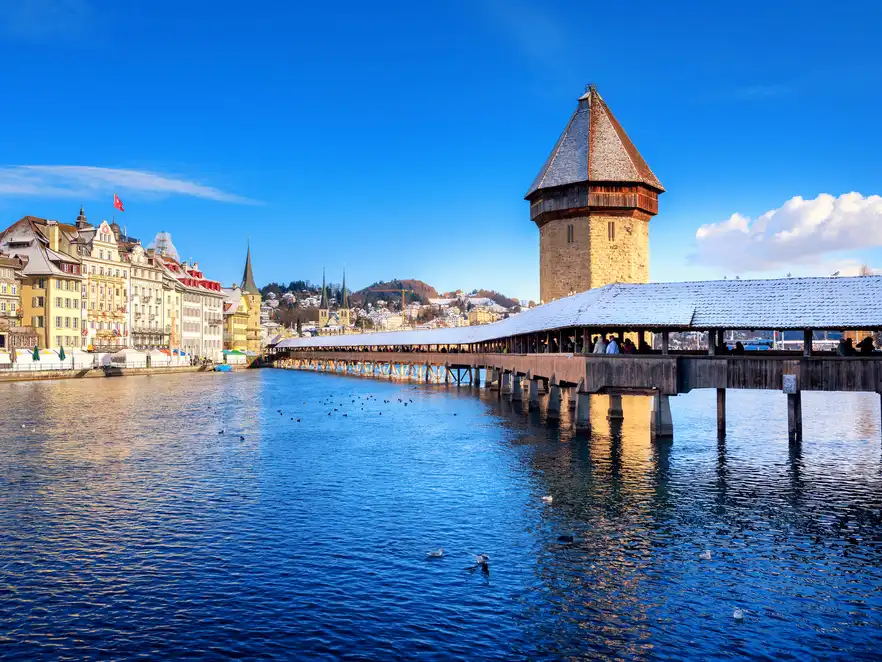 winterliche Kapellbrücke in Luzern, Schweiz