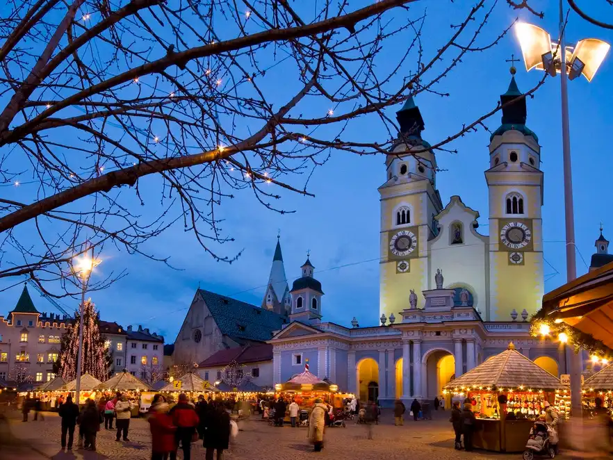 Weihnachtsmarkt in Brixen nahe Bozen in Südtirol, Italien