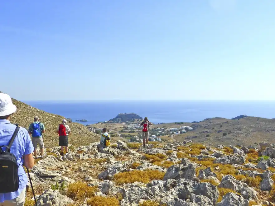 Wandergruppe auf Rhodos unterwegs