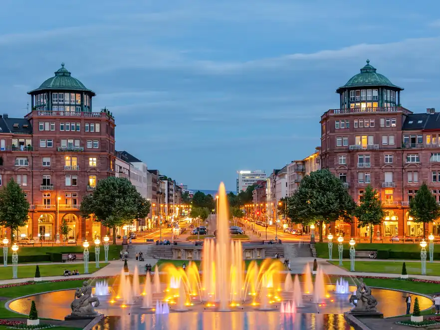 Friedrichsplatz mit Wasser- und Lichtspielen in Mannheim