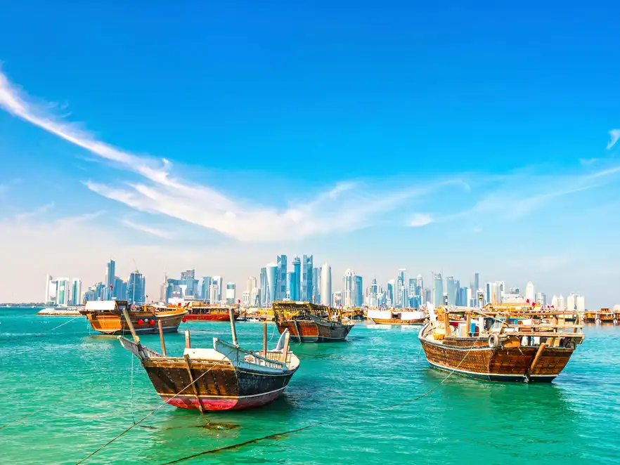 Vom Wasser aus hat man einen schönen Blick auf die Skyline von Doha, Katar