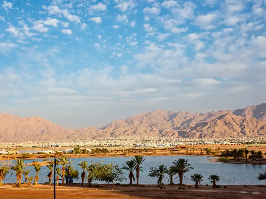 Blick auf Jordan Akaba Stadt von Eilat im Golf von Akaba, Israel