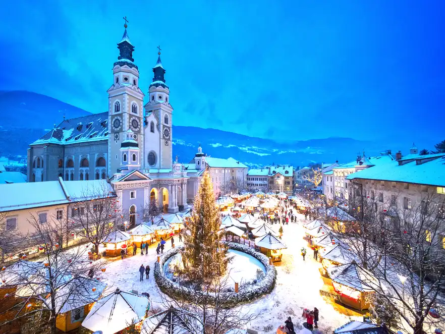 Der Weihnachtsmarkt in Brixen, Italien.