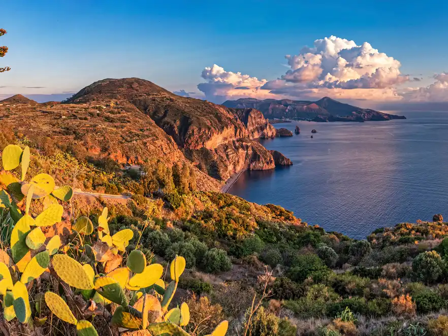 Panoramablick auf Lipari Quattrocchi, Liparische Inseln, Italien