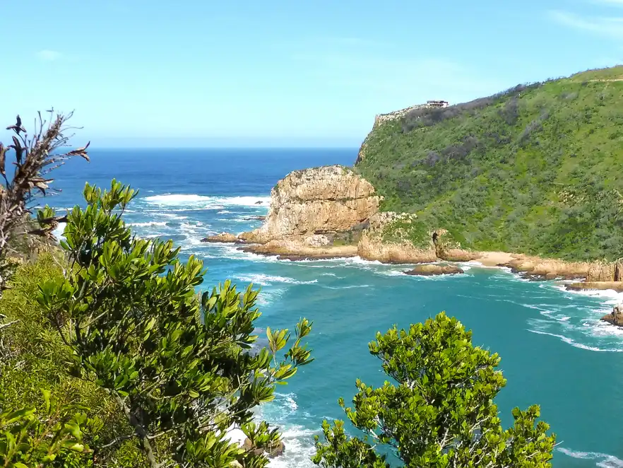 Die Knysna Heads an der kniffeligen Einfahrt zur Lagune von Knysna