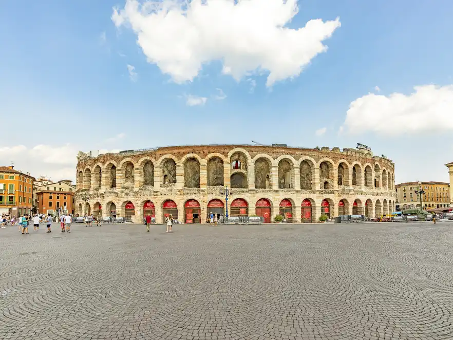 Ein unvergessliches Konzerterlebis erwartet Sie in der Arena di Verona.