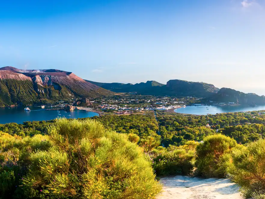 Panoramablick auf Vulcano, Liparische Inseln, Italien