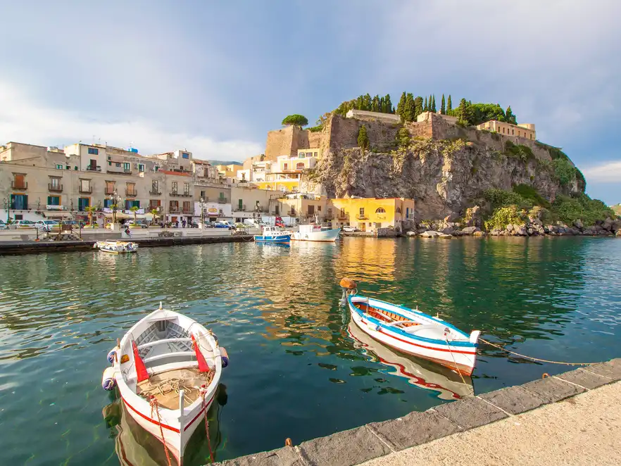 Hafen von Lipari, Liparische Inseln, Italien